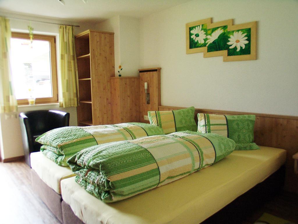 Landhaus Alpensonne Neustift im Stubaital Ruang foto
